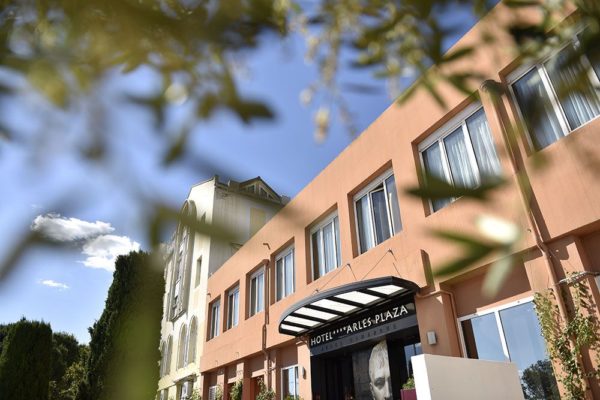 FACADE-ARLES-PLAZA-1