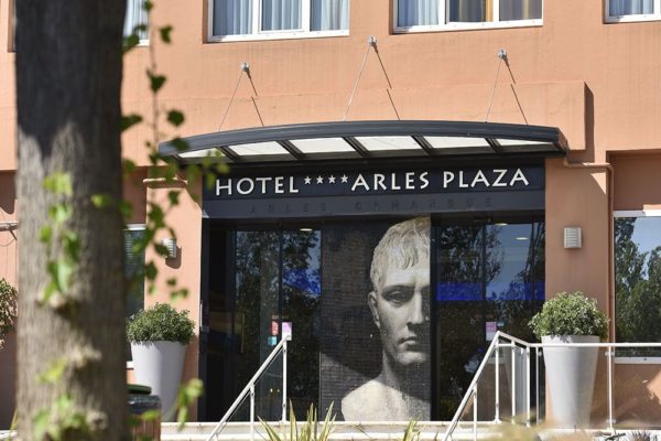 FACADE-ARLES-PLAZA ESPACES-COMMUNS Hotel Arles Plaza