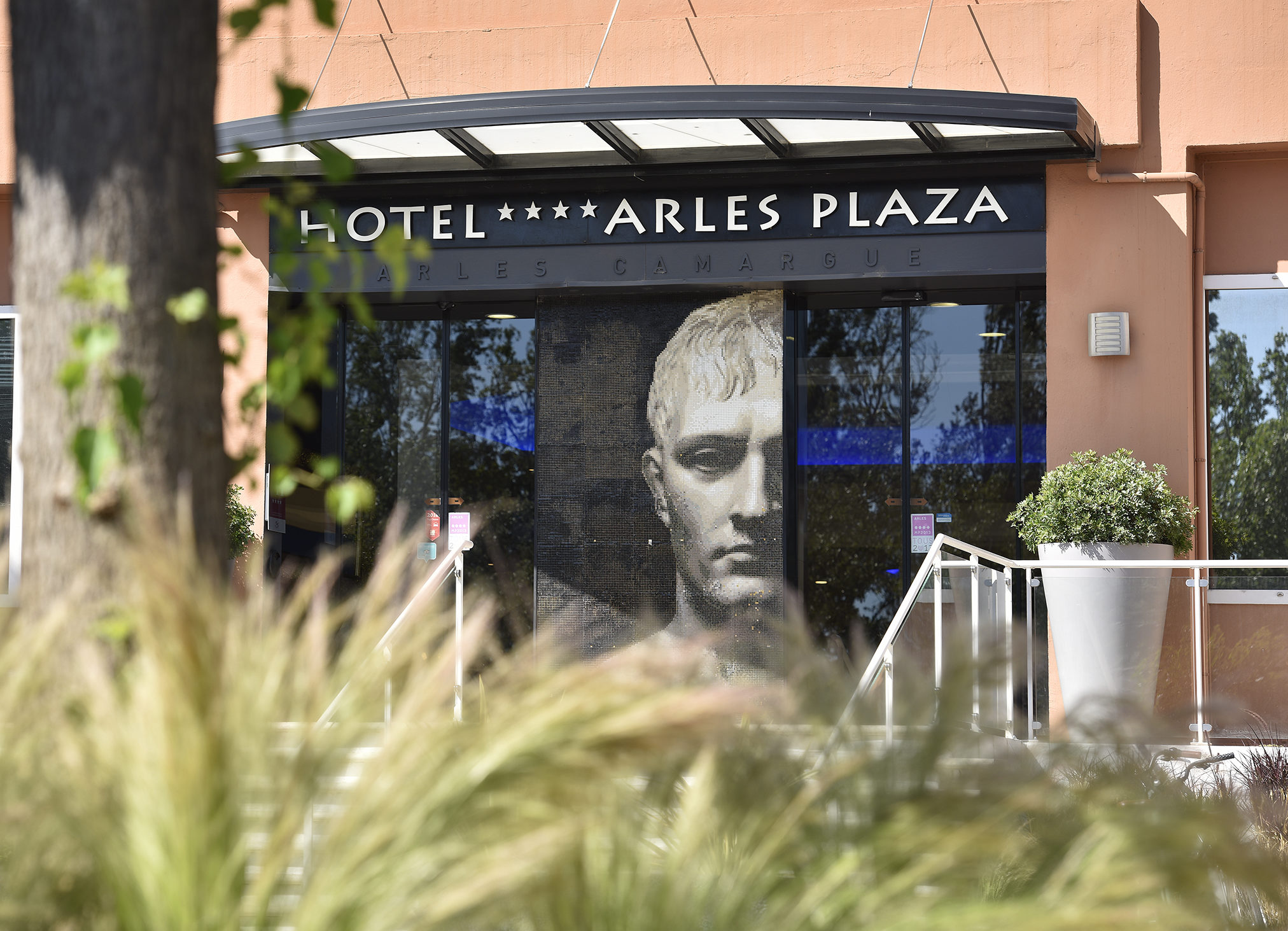 Welcome To Hotel Arles Plaza